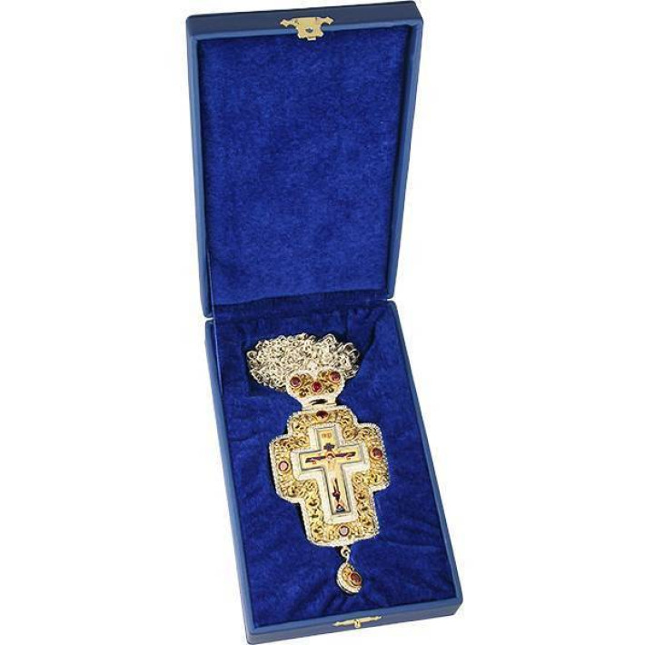 Mosazný stříbrný kříž s fragmentárním zlacením a řetězem