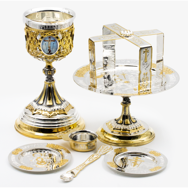 Eucharistické sada vyrobená z mosazi a postříbřena