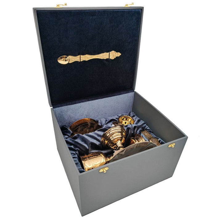 Eucharistická souprava ve zlacení