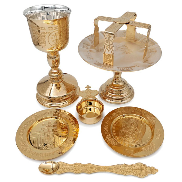Eucharistická souprava ve zlacení