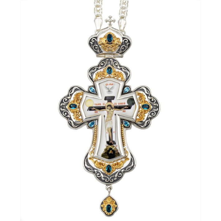 Mosazný kříž s fragmentárním zlacením a řetězem