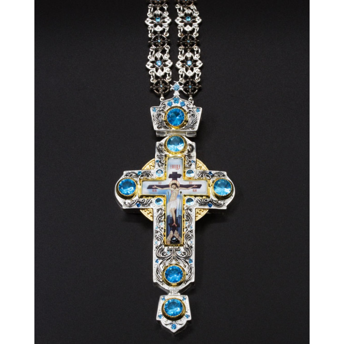 Postříbřený mosazný pektorální kříž s řetízkem a zlacením