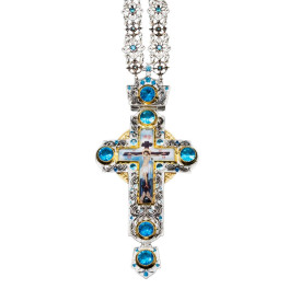 Postříbřený mosazný pektorální kříž s řetízkem a zlacením